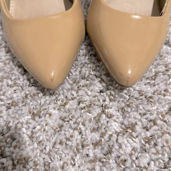 Steve Madden Nude Heels - Picture 2 of 6